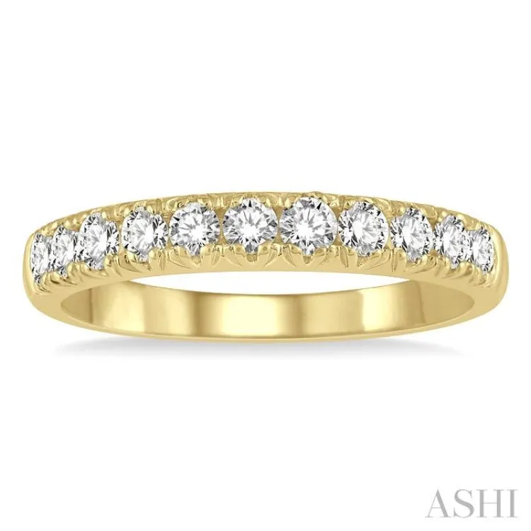 1/2 ctw 11 Stone Round Cut Diamond Wedding Band in 14K Yellow Gold