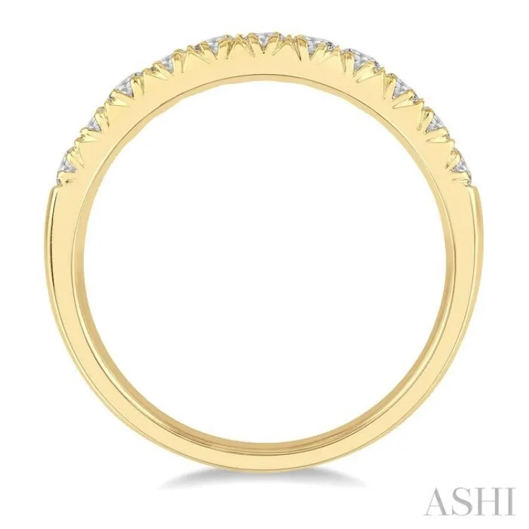 1/2 ctw 11 Stone Round Cut Diamond Wedding Band in 14K Yellow Gold