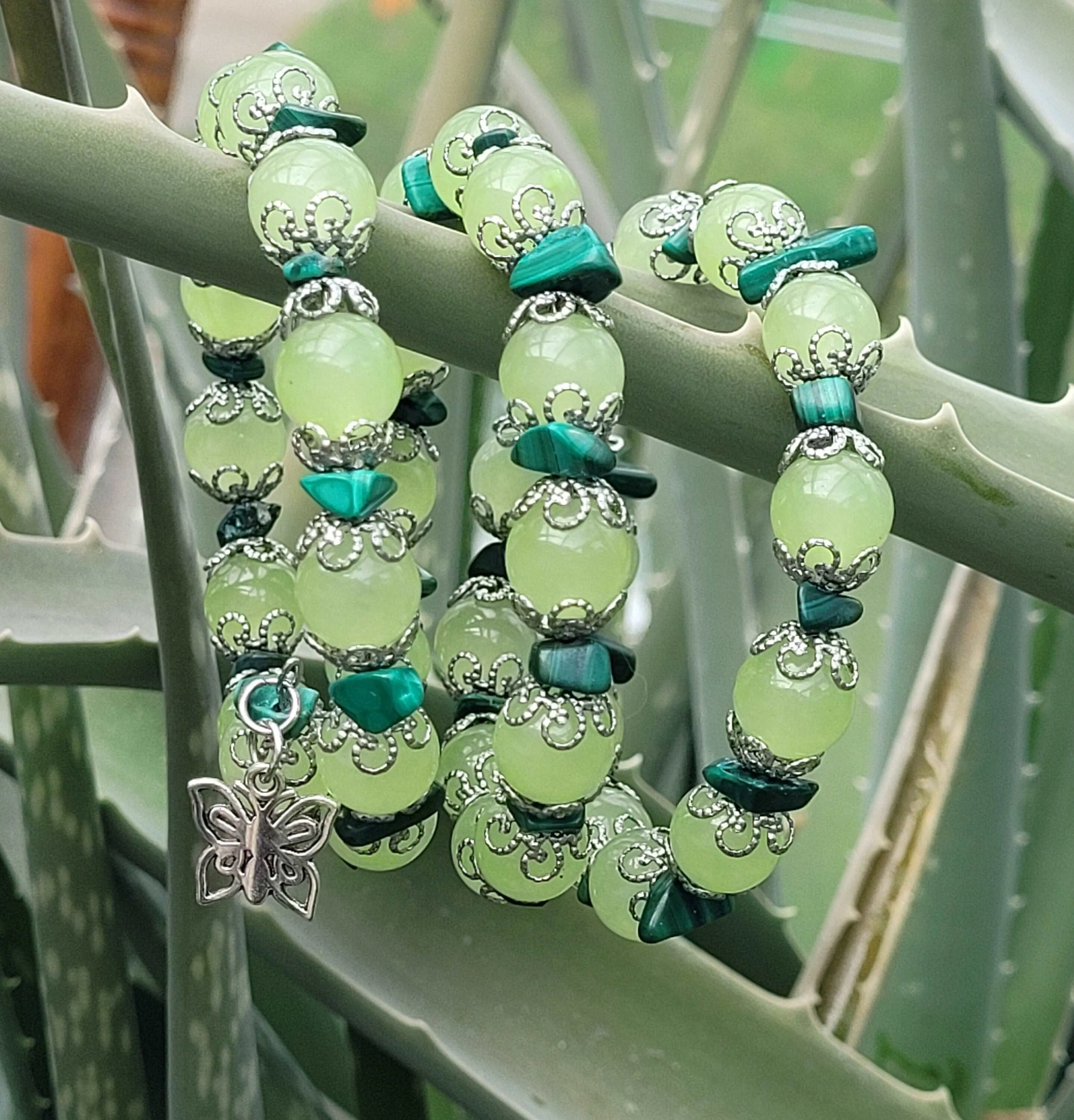 Green Stone Bracelet, Memory Wire Bracelet, Green Jade Bracelet, Crystal Gemstone Bracelet, Beaded Bracelet, Multi Strand Bracelet, Cuff