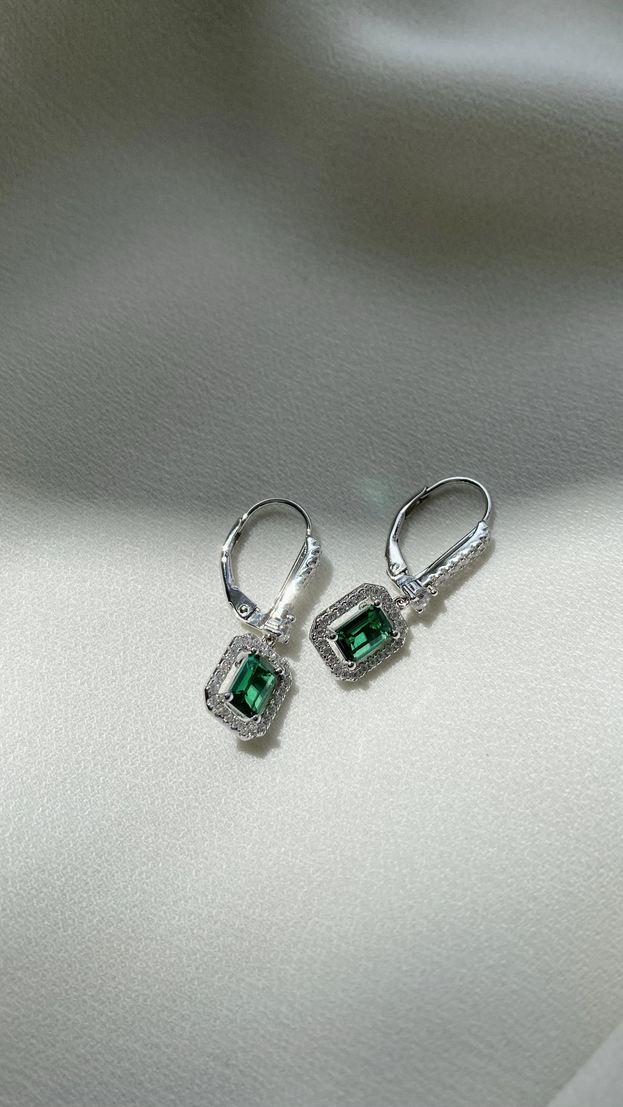 Moxie Earrings Emerald White Gold Plated